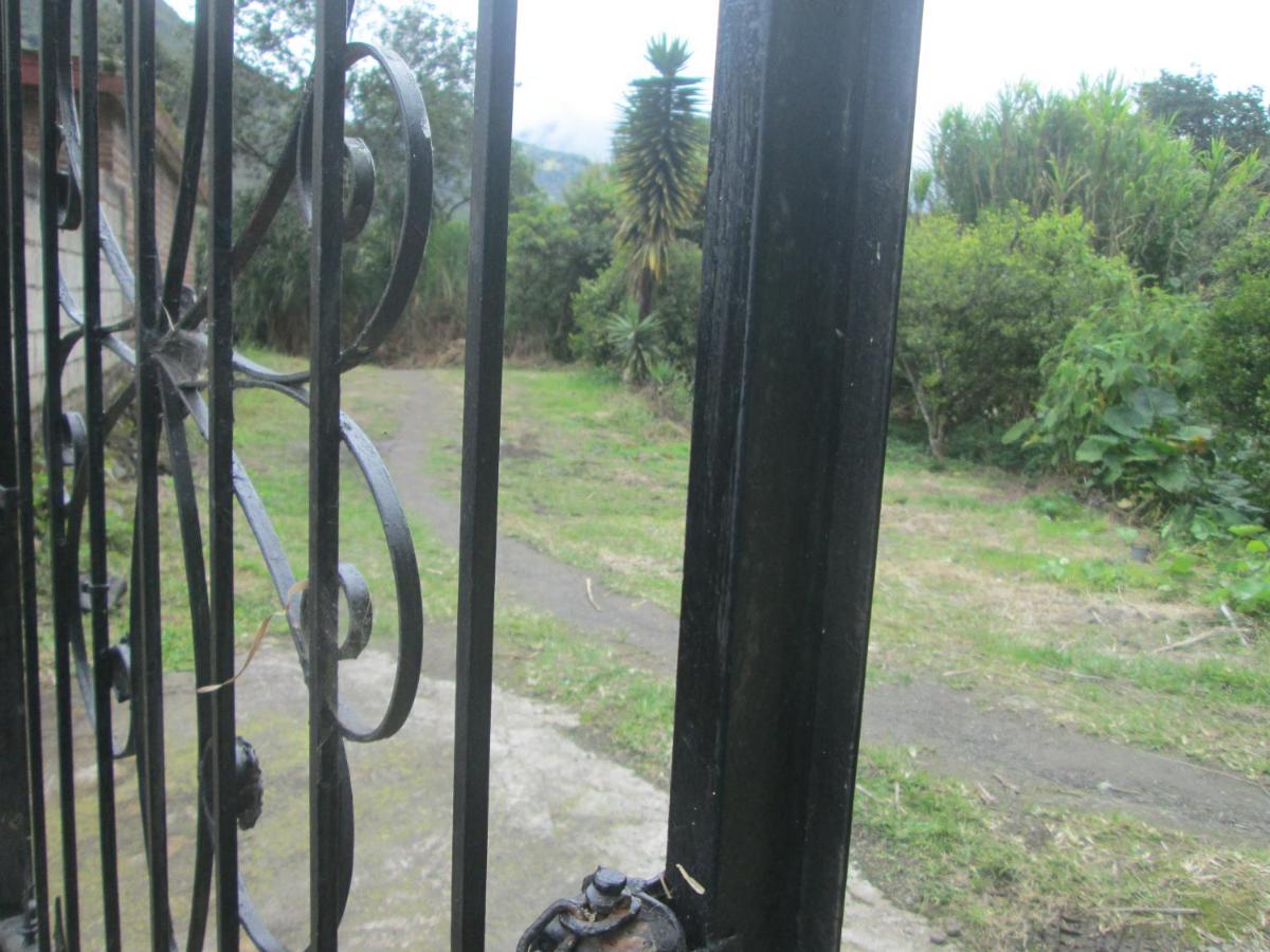 Casa Martin En Banos De Agua Santa Villa Exterior foto